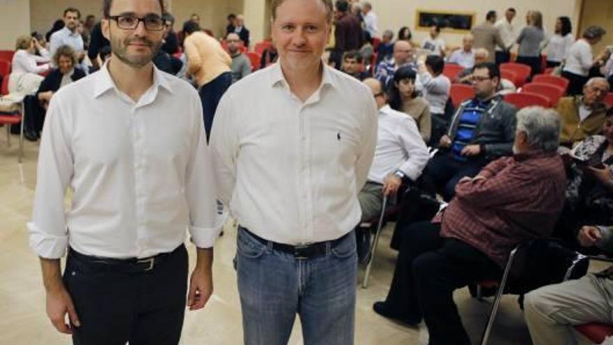 José Hila y Ramon Socías, antes de comenzar el debate de anoche.