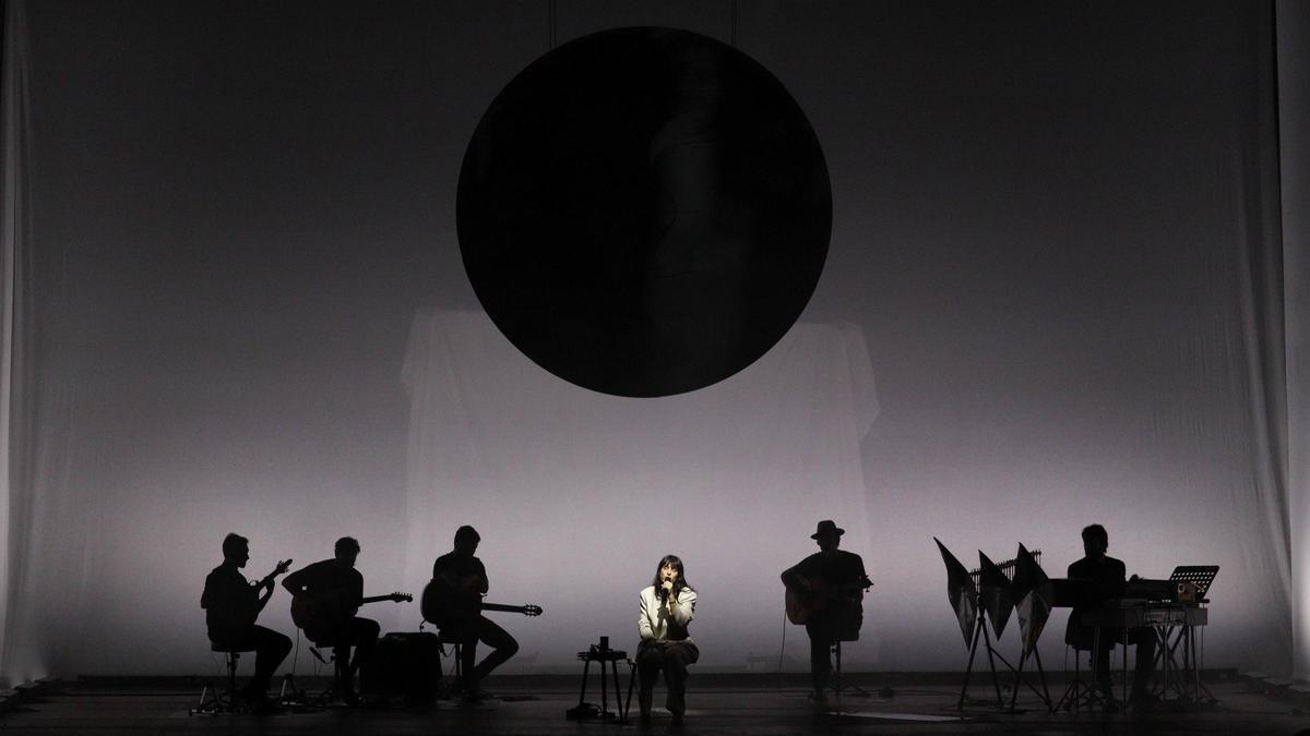 Video | Badajoz se rindió anoche a la emoción del fado de Carminho