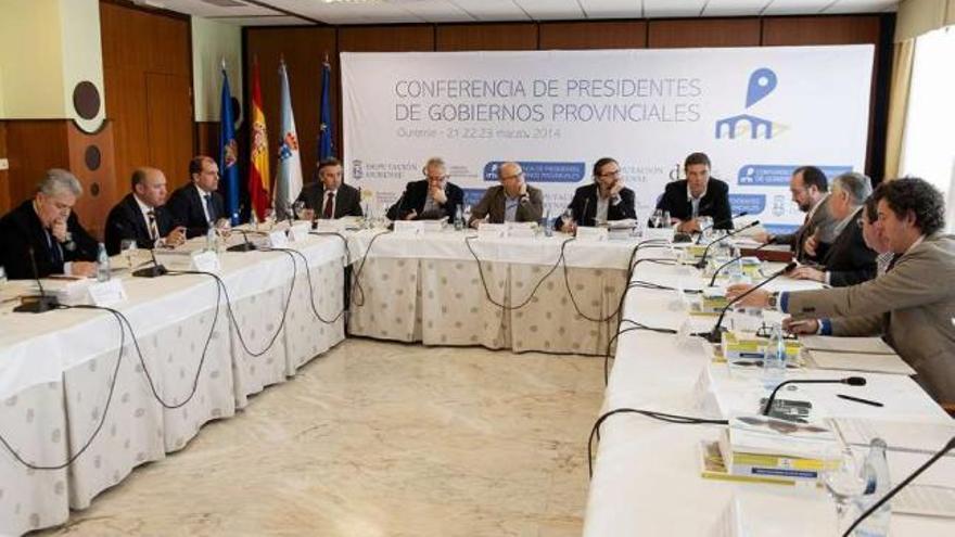 Los presidentes se reunieron ayer en el balneario de Laias, en Cenlle.  // Brais Lorenzo