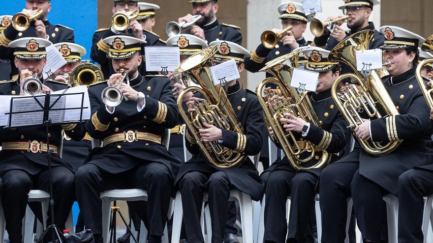 Música de Semana Santa en la plaza del Ayuntamiento de Alicante