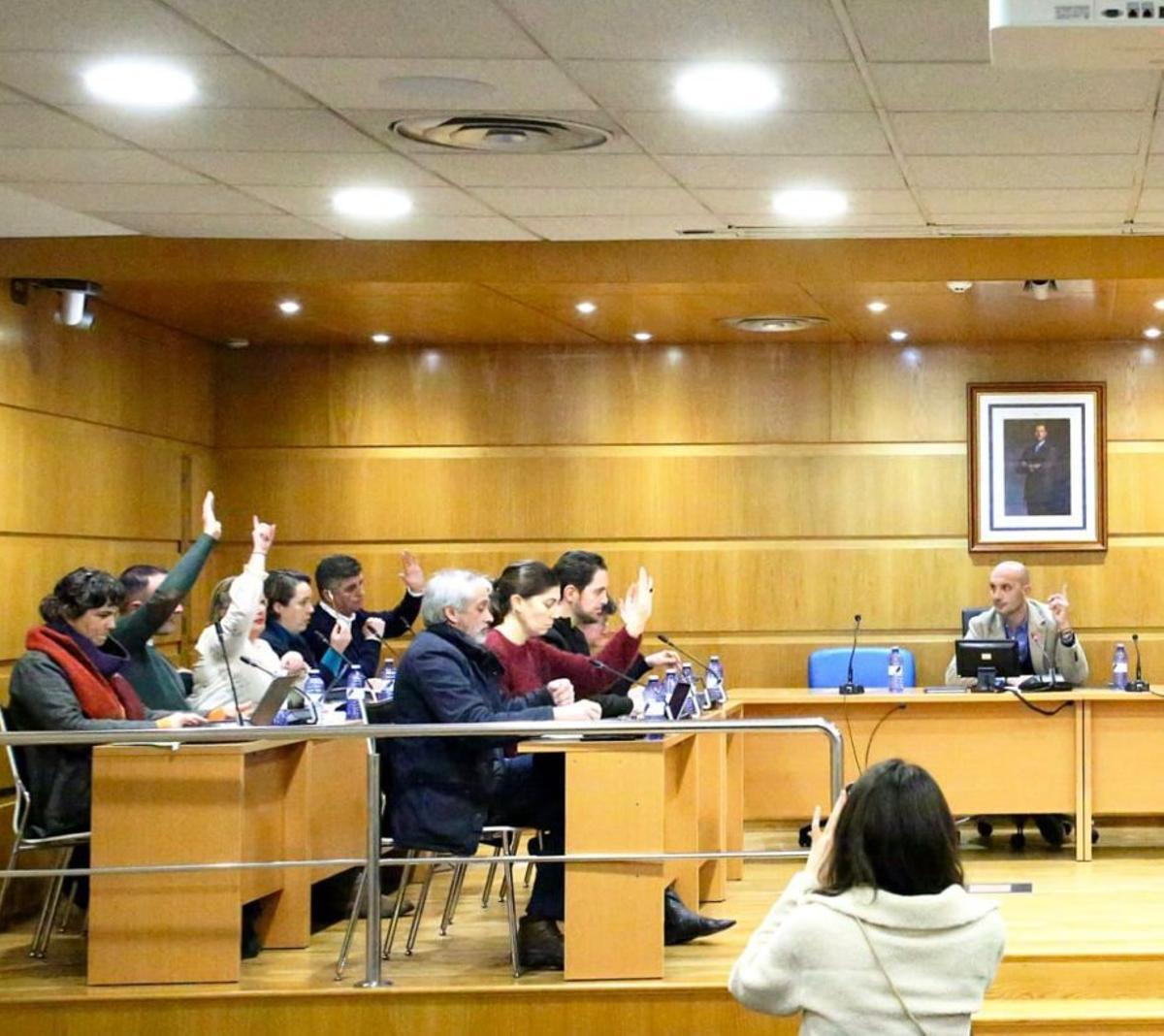 Momento de la votación en el pleno celebrado ayer.