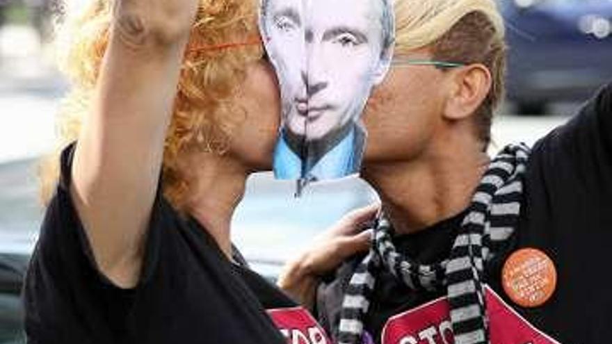 Homosexuales protestan contra la homofobia en Rusia