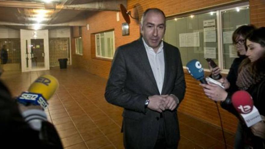 Alejandro Soler abandonó la Comisaría de Policía Nacional en torno a las 20 horas, casi tres horas después de llegar para prestar declaración.