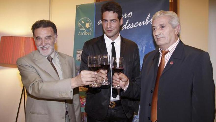 El delegado del Gobierno en la presentación de los vinos de Arribes del Duero.