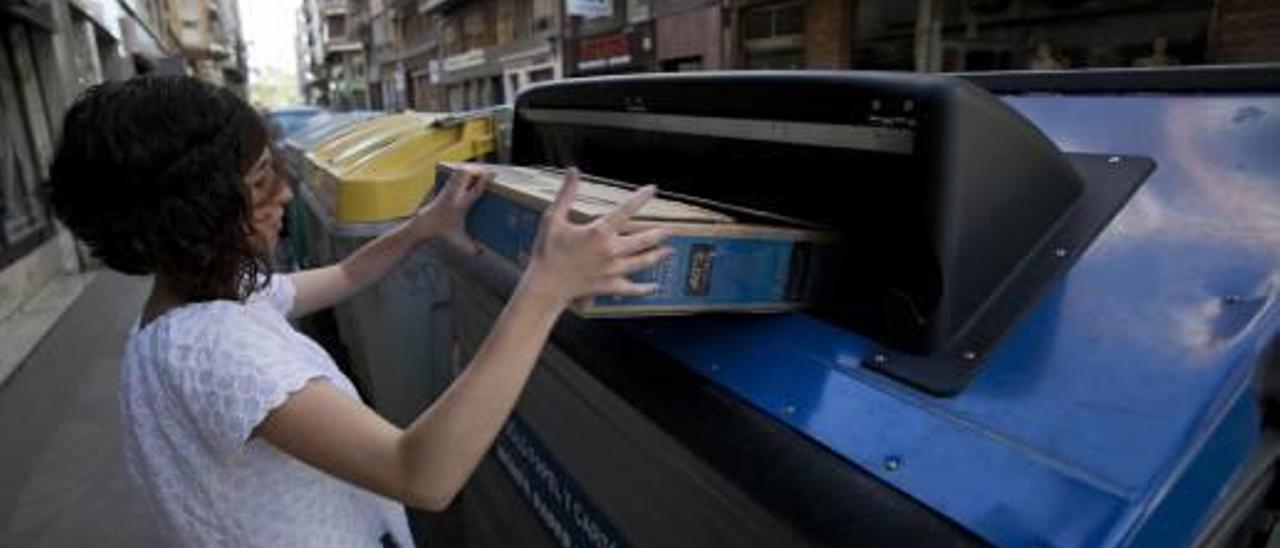 Elche aumenta un ocho por ciento el reciclaje de envases y un 18 el de papel