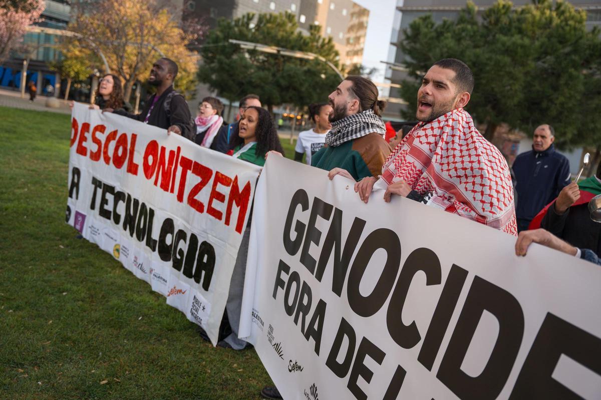Protesta a las puertas del MWC