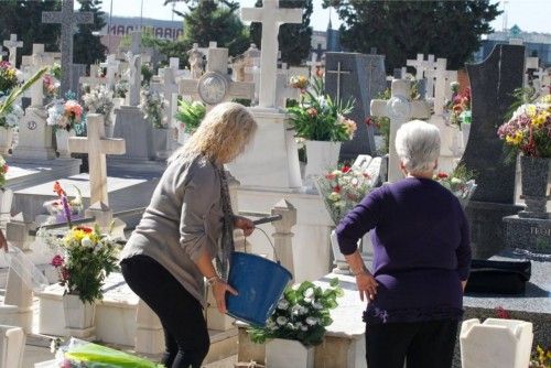 Día de Todos los Santos en el cementerio de Murcia