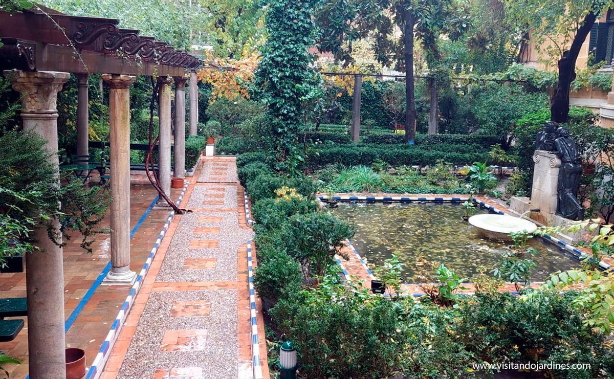 Junto a la pintura, el museo custodia también parte del mundo personal del artista