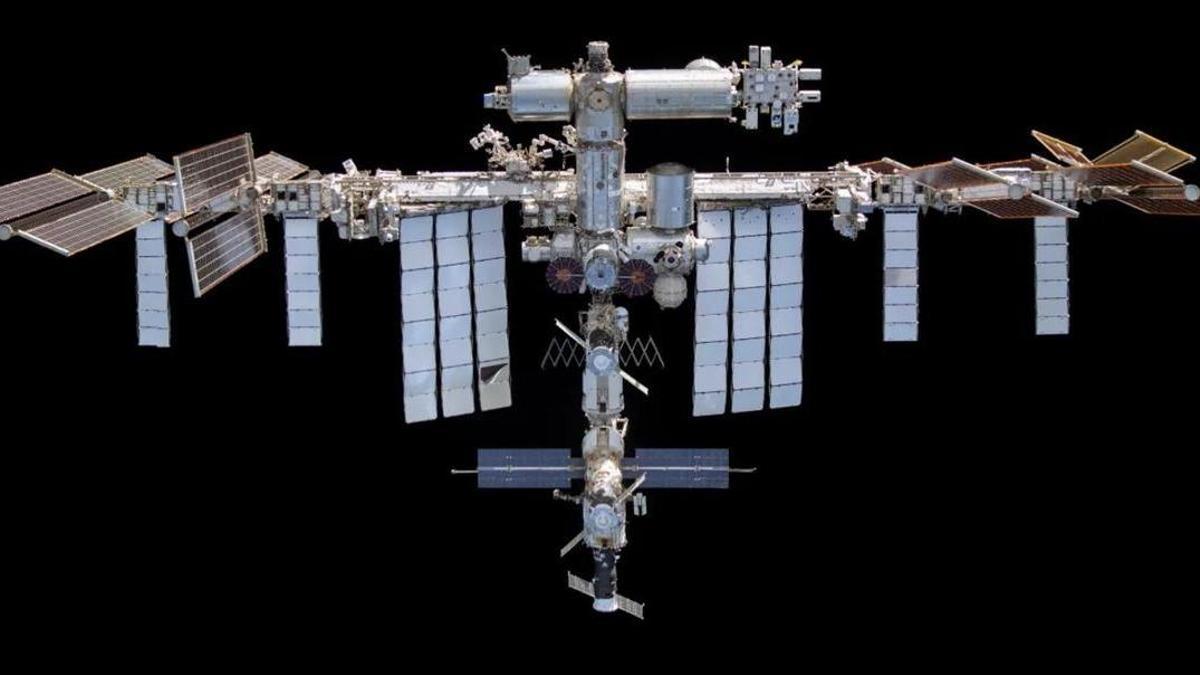 Una fuga de aire en la Estación Espacial Internacional obliga a los astronautas a refugiarse en una cápsula durante dos horas