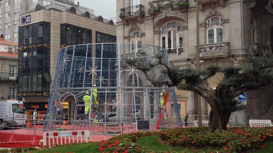 Un coloso de luz que anuncia la Navidad en Vigo