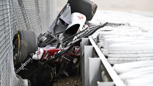 Así fue el terrible accidente de Guanyu Zhou en Silverstone, en imágenes