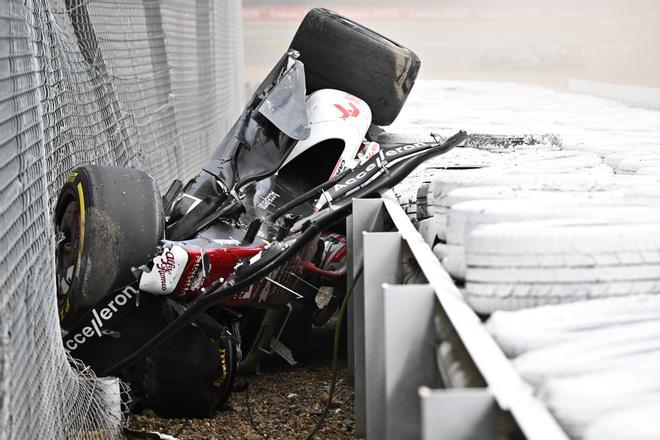 Así fue el terrible accidente de Guanyu Zhou en Silverstone, en imágenes