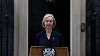 Liz Truss cede a la presión y dimite como primera ministra británica