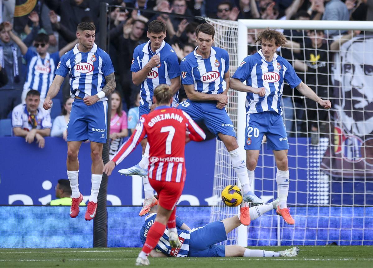 Griezmann no encontró portería en un lanzamiento de falta