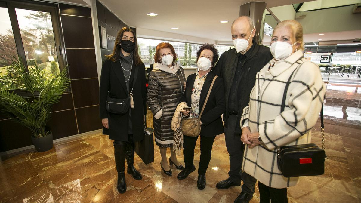 La familia de Conchita Quirós en el tanatorio de Los Arenales