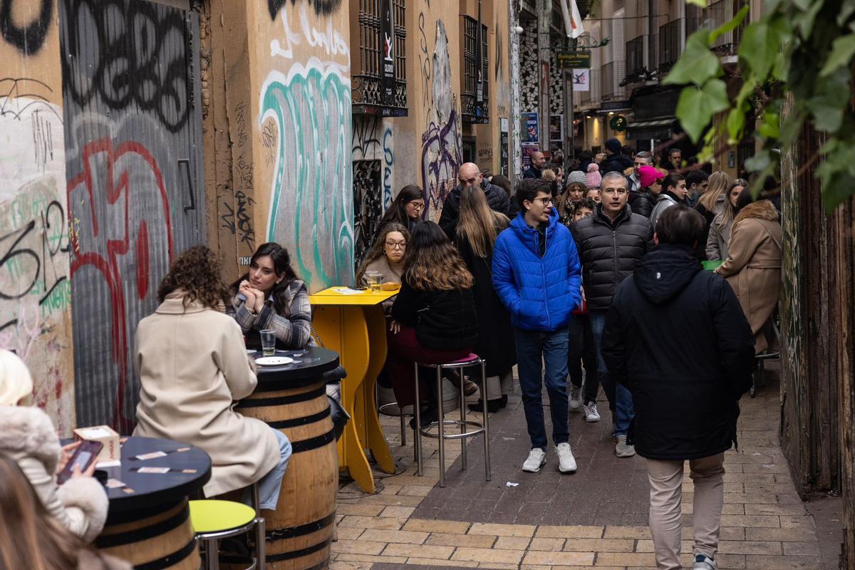 En imágenes | Gran ambiente en el Tubo en el último vermú del año 2024