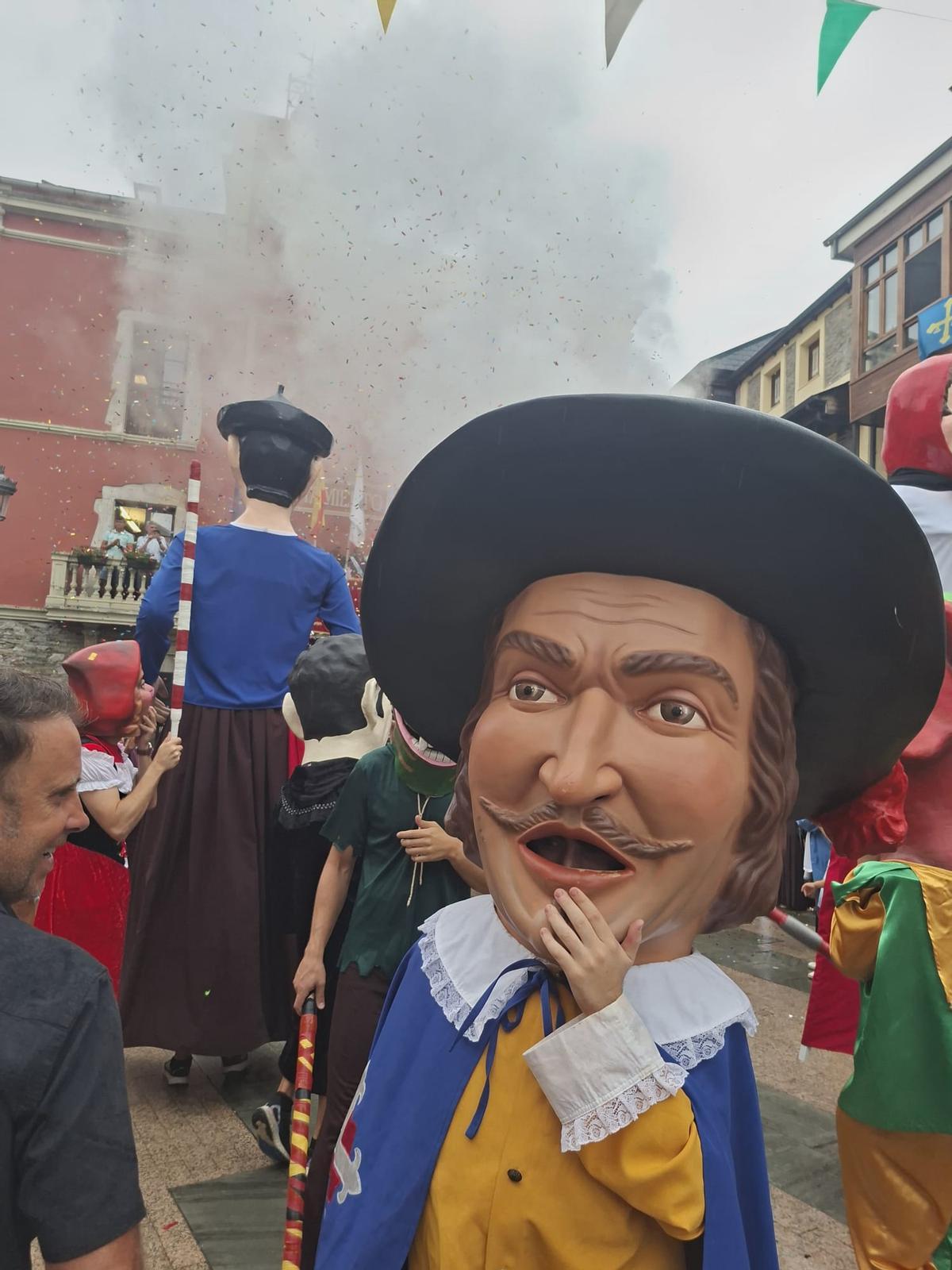 En imágenes: Así fue el chupinazo de las fiestas de Nuestra Señora de la Barca y San Roque En imágenes: Así fue el chupinazo de las fiestas de Nuestra Señora de la Barca y San Roque