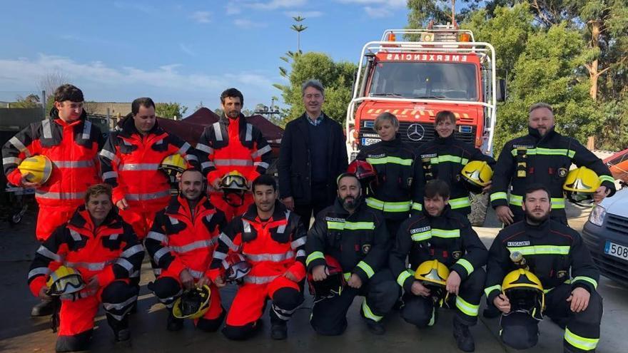 El alcalde y los miembros del Grupo de Emergencias Municipal.