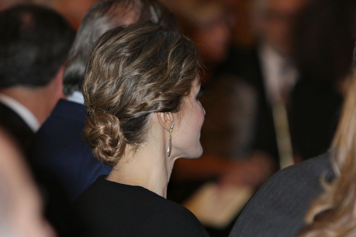 El recogido de Letizia Ortiz en la entrega de las Medallas de Oro al Mérito en las Bellas Artes