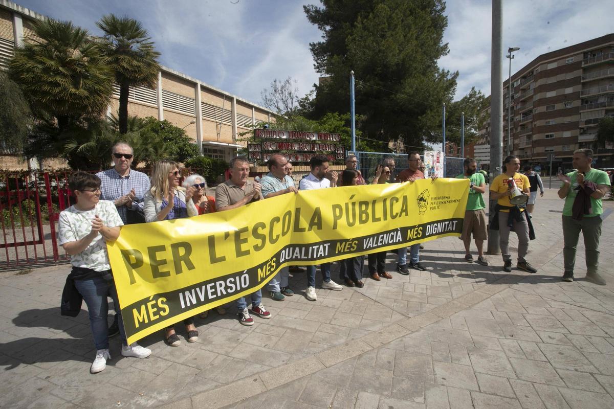 Imagen de archivode una protesta frente al centro de FP Eduardo Merello del Port de Sagunt.
