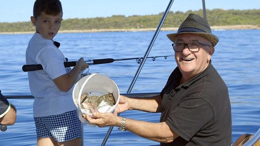 Manolo Barahona muss heute den teuersten Fisch von Mallorca fangen, den Raor