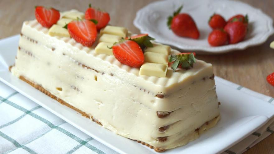 Tarta de chocolate blanco con galletas: no necesitas horno y se hace solo en 15 minutos