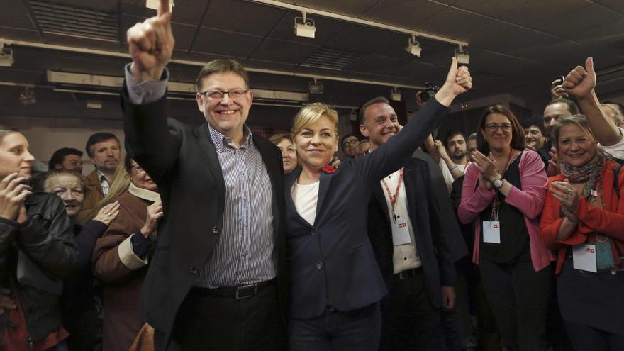 Puig celebra con Valenciano el triunfo en las primarias