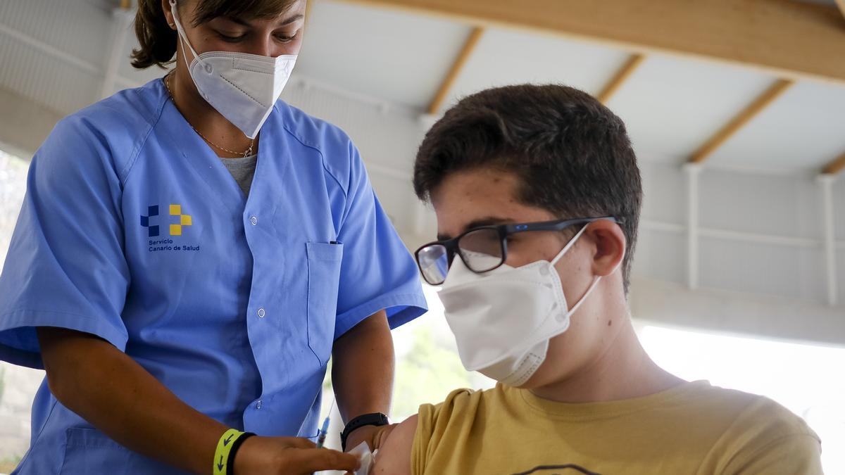 Así fue la primera jornada de vacunación a partir de los 14 años