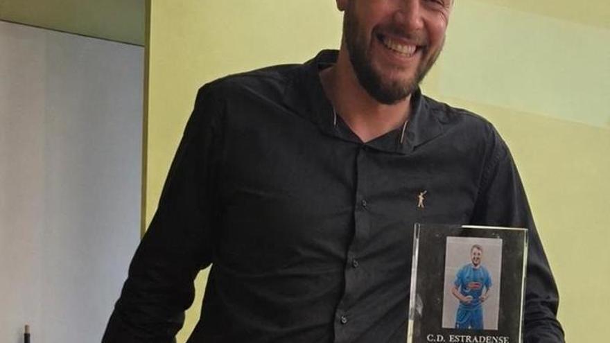 El Estradense homenajea  al portero Coke en su gala anual