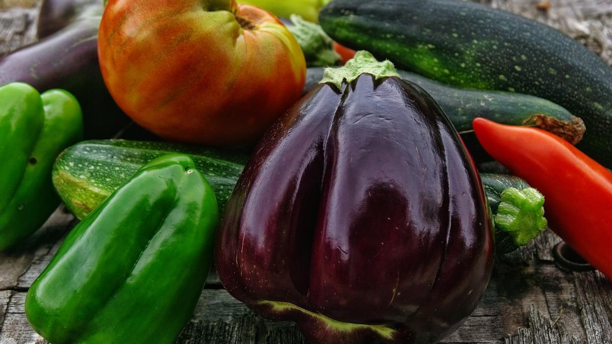 Un pisto de verduras al horno es ideal para adelgazar de forma saludable