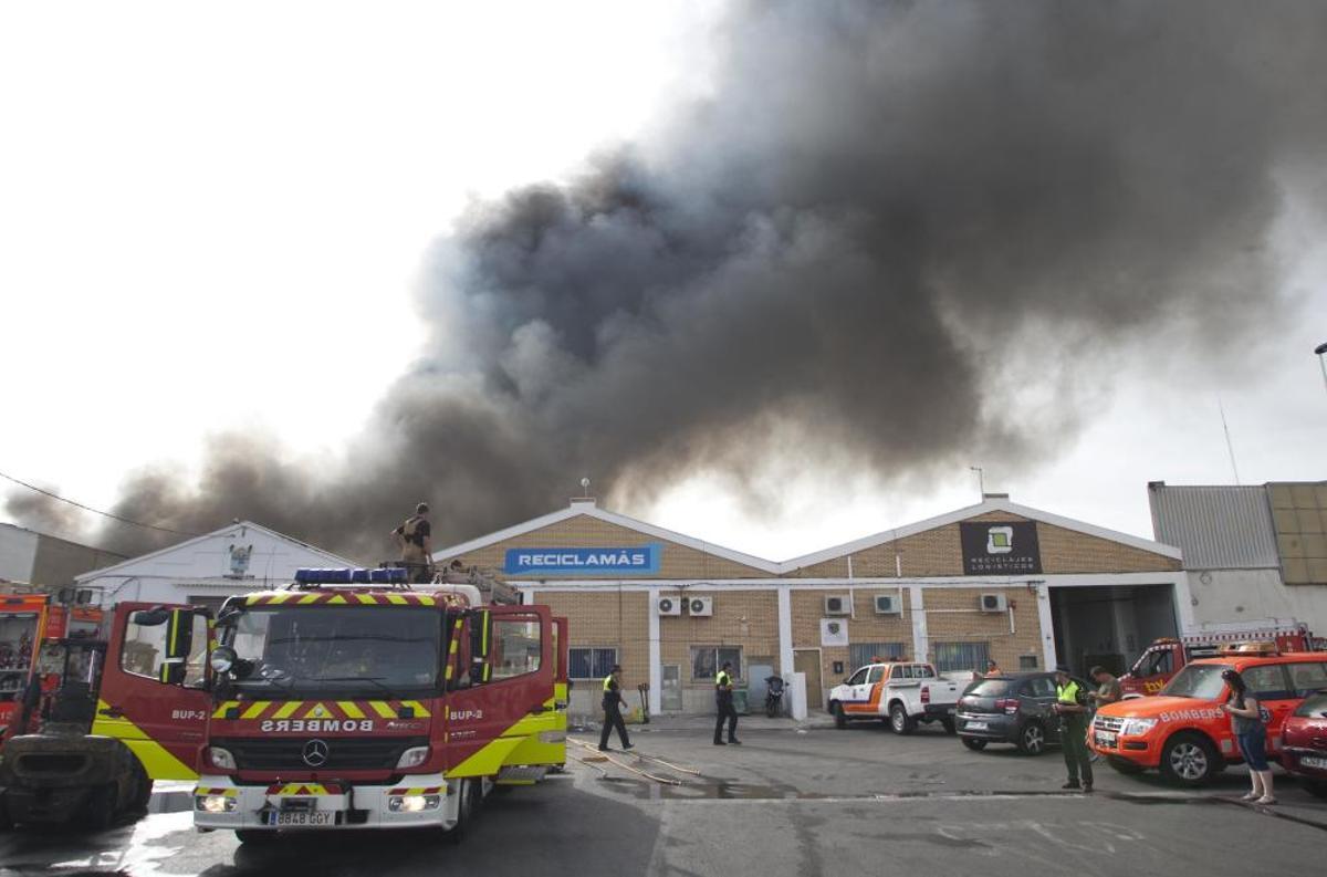 Incendio en una planta de reciclaje de Alboraia