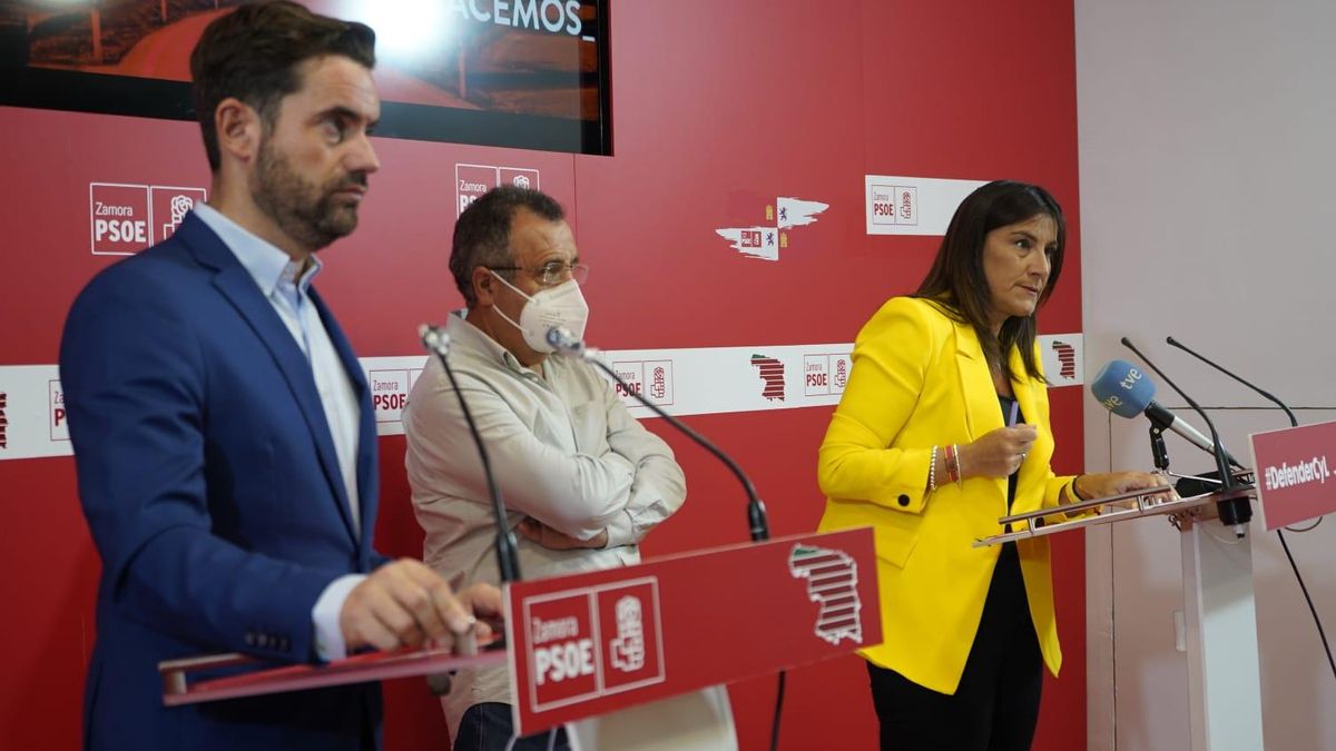 Antidio Fagúndez, José Ignacio Martín Benito y Ana Sánchez, en la rueda de prensa celebrada en la sede del PSOE de Zamora