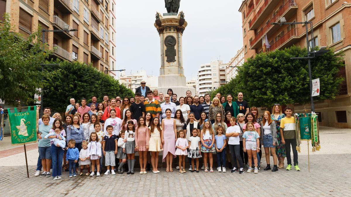 Fotografía de grupo de toda la comisión de la gaiata de Huerto Sogueros y adyacentes.