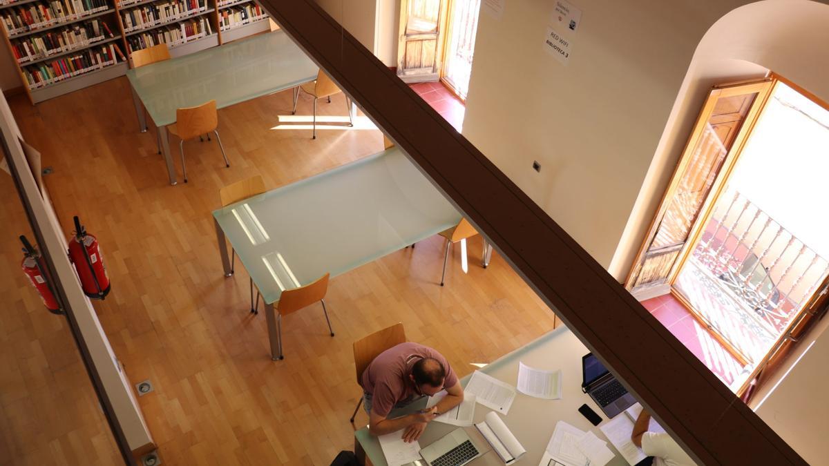 Interior de la biblioteca Felipe Trigo de Villanueva de la Serena.