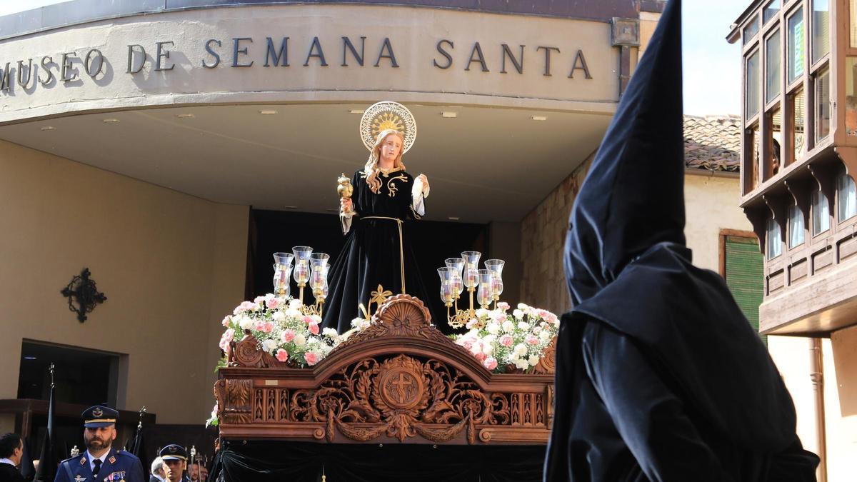 María Magdalena, a las puertas del antiguo Museo de Semana Santa