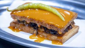 El sándwich crujiente de callos y morro de Barra Oso.