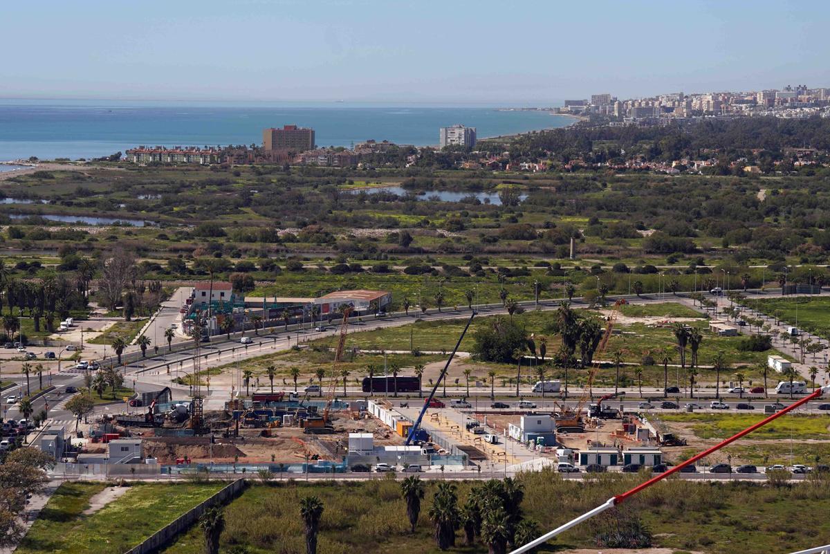 Vista aérea de la zona oeste de Málaga: Sacaba, playa de la Misericordia y terrenos de La Térmica.