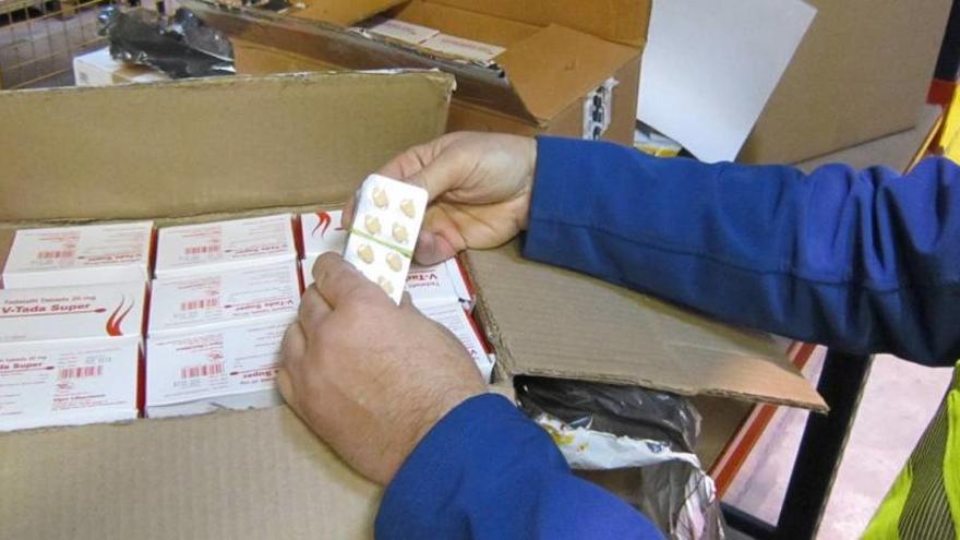 La Guardia Civil interviene en el aeropuerto 21.000 medicamentos falsificados