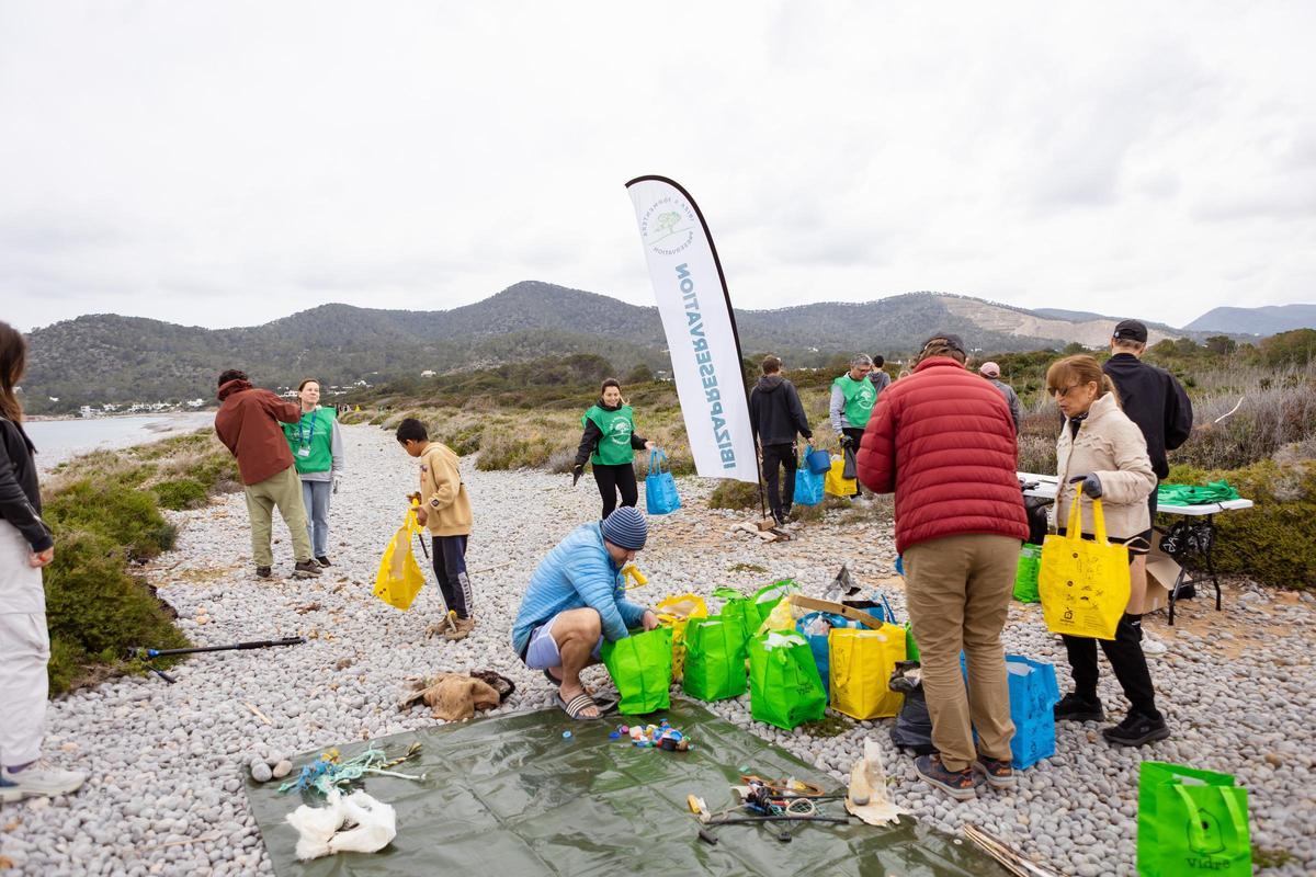 Todas las imágenes de la jornada de limpieza Tejiendo Futuro de Ibizapreservation