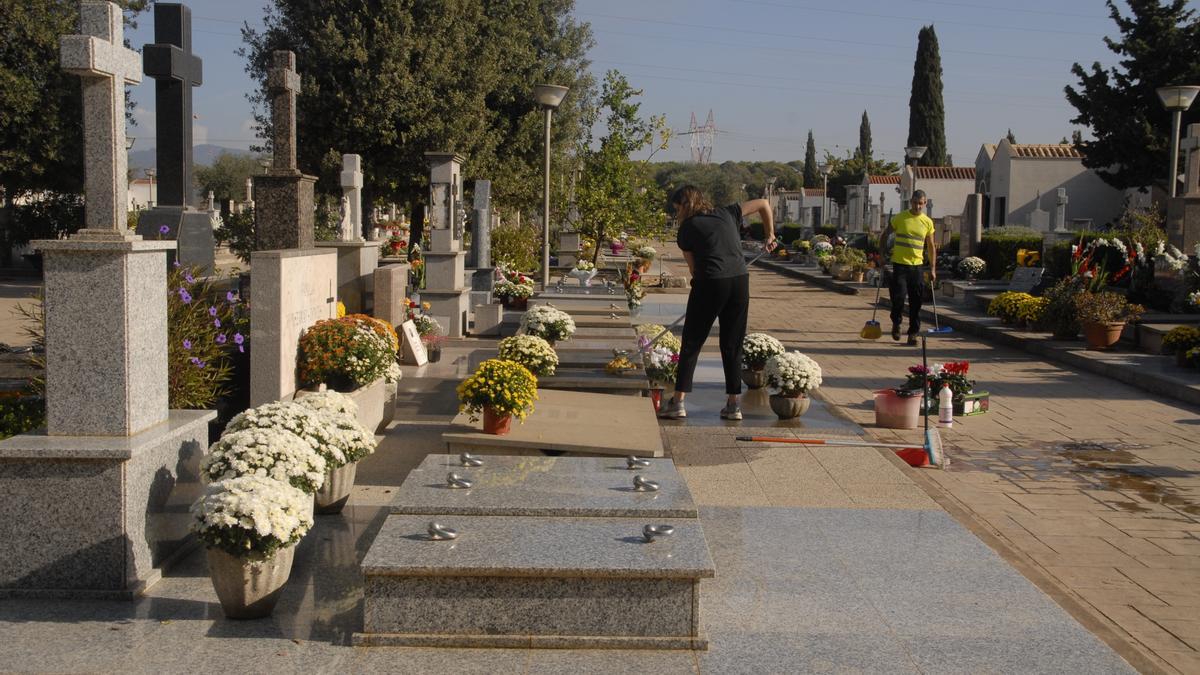 Visita al camposanto de Marratxí