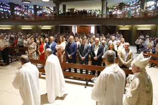 Multitudes en Begoña para honrar a la patrona: "No hay misa más guapa que esta"