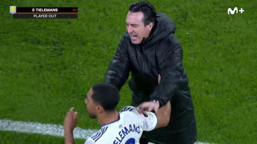 El enfado de Emery con Tielemans durante su cambio en el Fenerbahçe – Aston Villa