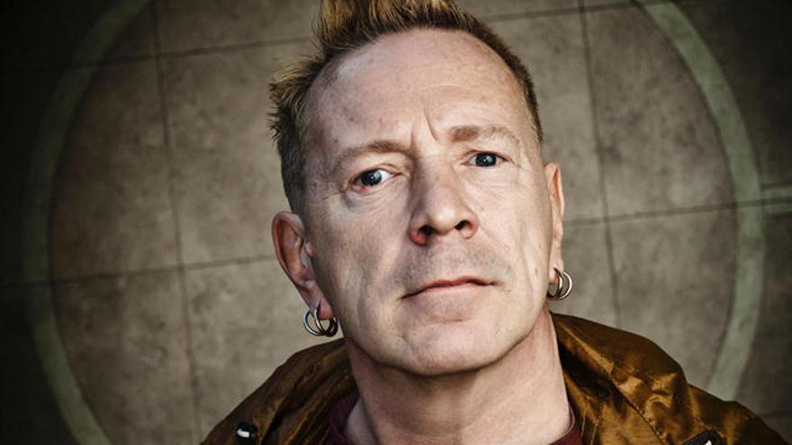 Se hizo llamar Johnny Rotten cuando militó en los Sex Pistols pero desde entonces responde a su nombre real: John Lydon. Eso sí, sigue con su proverbial mala leche.