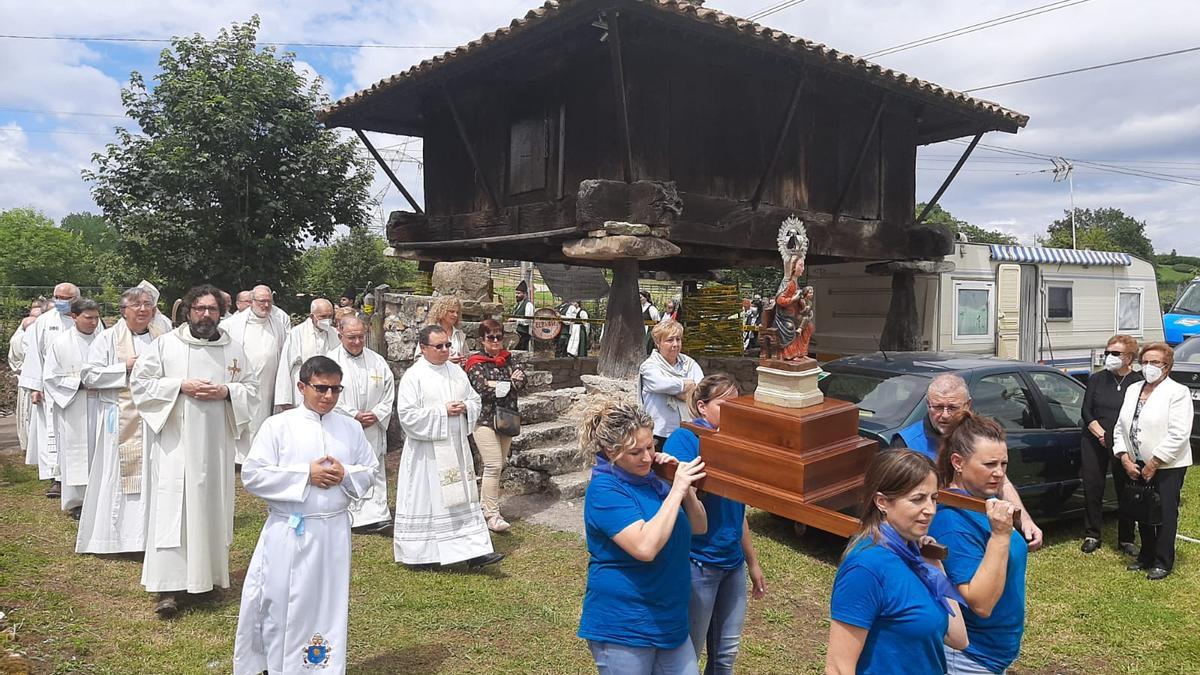 Meres (Siero) celebra a la Virgen de la Cabeza