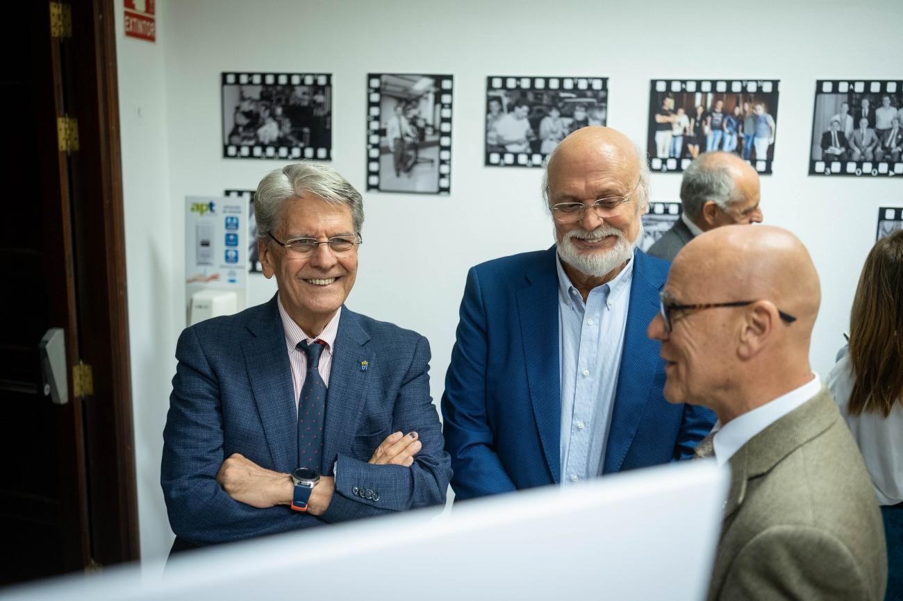 Entrega del premio de la APT al periodista Jorge Bethencourt