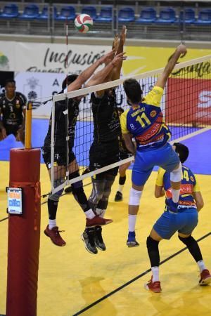 DEPORTES. 03-11-18 VECINDARIO. SANTA LUCIA DE TIRAJANA. Partido de Voleibol masculino: Vecindario ACE Gran Canaria - Ushuaña Ibiza Voley FOTOS: JUAN CASTRO.  | 03/11/2018 | Fotógrafo: Juan Carlos Castro