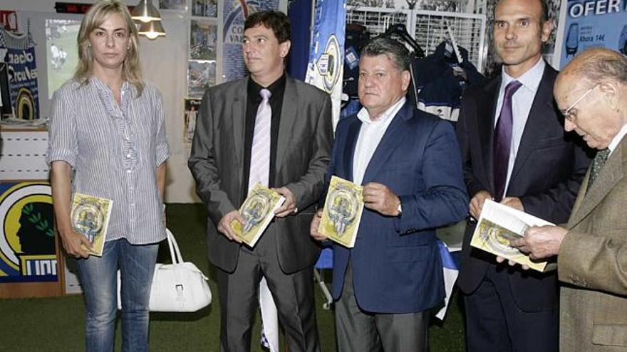 Castedo, José Antonio Soler, Botella, Juan Seva y su padre, ayer, en la presentación del libro.