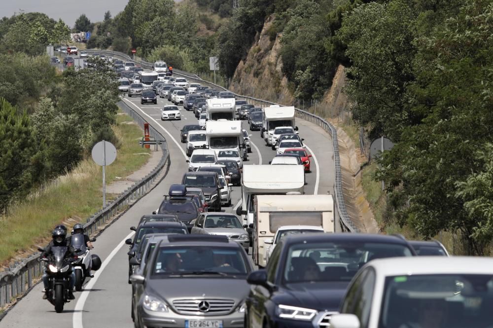 Retencions a les principals vies d'accés a la Costa Brava