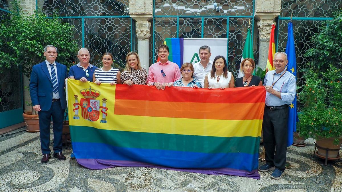 La Junta en Córdoba se ha sumado al día del Orgullo con la lectura de un manifiesto.