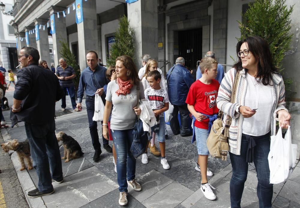 Oviedo celebra el día grande de San Mateo con 7.000 bollos preñaos